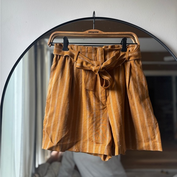 BCBG | BNWT high rise linen shorts | size small - Picture 2 of 5